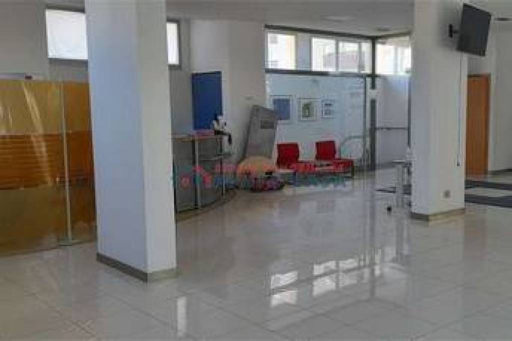 VIA VIRGILIO – Locale commerciale al P.T. di 170mq
