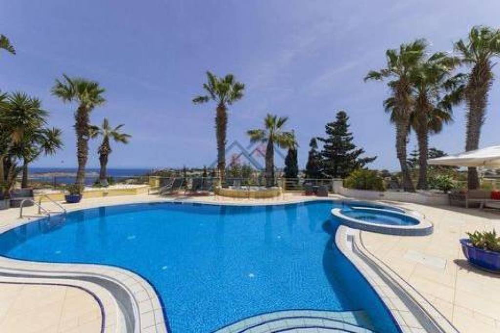 10 bedrooms detached villa
