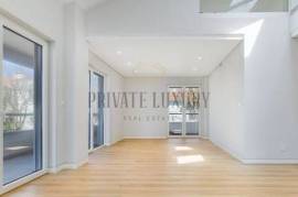 3 bedroom flat in the centre of Carcavelos