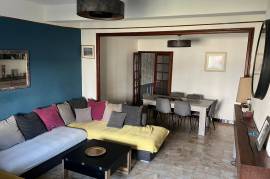 Spacious Village House To Modernise With 181 M2 Of Living Space Offering 4 Bedrooms, 2 Bathrooms And A Convertible Attic.