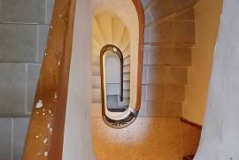 Spacious Village House To Modernise With 181 M2 Of Living Space Offering 4 Bedrooms, 2 Bathrooms And A Convertible Attic.