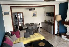 Spacious Village House To Modernise With 181 M2 Of Living Space Offering 4 Bedrooms, 2 Bathrooms And A Convertible Attic.