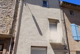 Spacious Village House To Modernise With 181 M2 Of Living Space Offering 4 Bedrooms, 2 Bathrooms And A Convertible Attic.