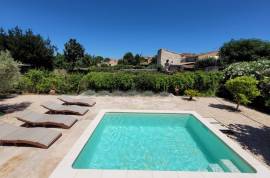 Immaculate Villa with Independent GUest Gite and Pool
