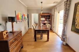 Immaculate Villa with Independent GUest Gite and Pool