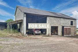 Detached Country House with Outbuilding