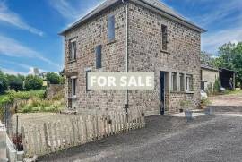 Detached Country House with Outbuilding