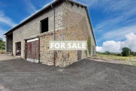 Detached Country House with Outbuilding