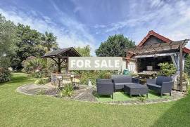 Superb House with Swimming Pool