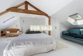 Coastal House 700m from the Sea