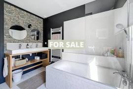 Coastal House 700m from the Sea