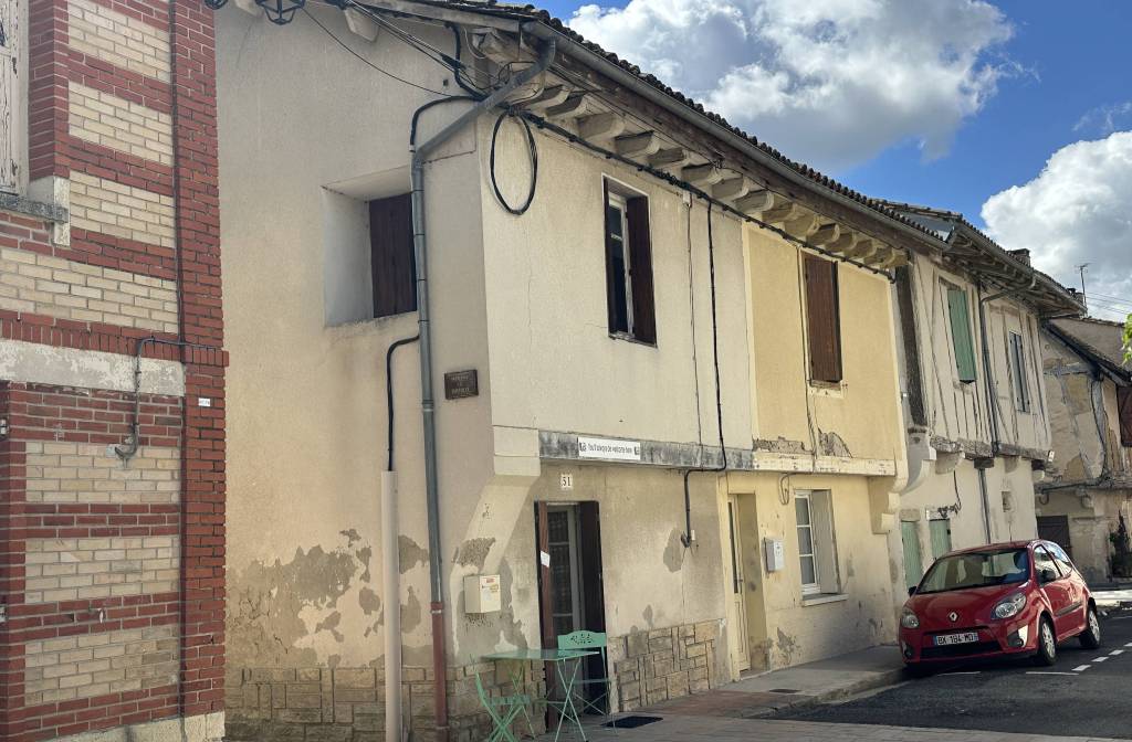 Period Cottage To Renovate with Barn