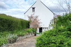 Detached House with Garden Detached House with Garden