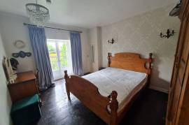 Charming Renovated Country Cottage with Outbuilding