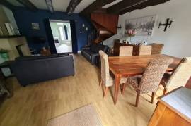 Charming Renovated Country Cottage with Outbuilding