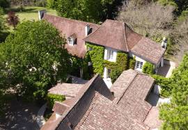 Manor House with Swimming Pool in Parkland Gardens
