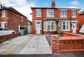 3 bedroom, Semi-detached house for sale