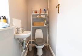 3 bedroom, Semi-detached bungalow for sale