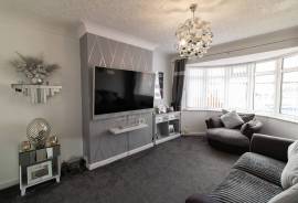 3 bedroom, Semi-detached bungalow for sale