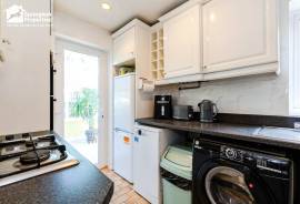 3 bedroom, Detached house for sale