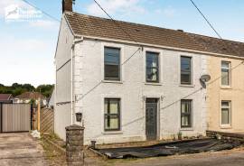 3 bedroom, Semi-detached house for sale