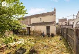 3 bedroom, Semi-detached house for sale