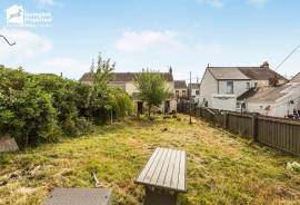 3 bedroom, Semi-detached house for sale