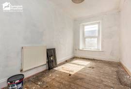 3 bedroom, Semi-detached house for sale