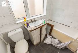 3 bedroom, Semi-detached house for sale