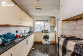3 bedroom, Semi-detached house for sale
