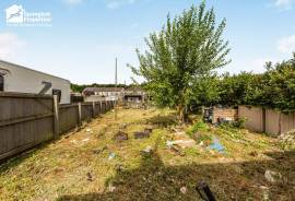 3 bedroom, Semi-detached house for sale