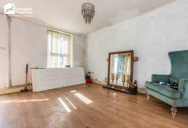 3 bedroom, Semi-detached house for sale