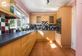 5 bedroom, Detached house for sale