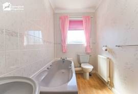 5 bedroom, Detached house for sale