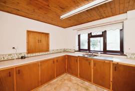 3 bedroom, Semi-detached house for sale