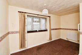 3 bedroom, Semi-detached house for sale