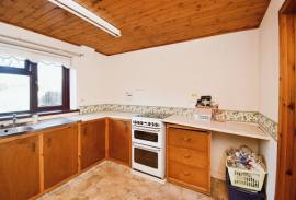 3 bedroom, Semi-detached house for sale