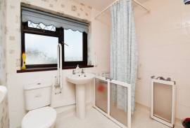 3 bedroom, Semi-detached house for sale