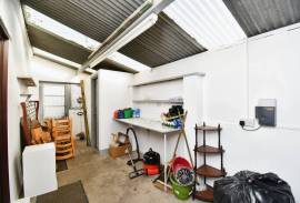 3 bedroom, Semi-detached house for sale