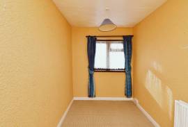 3 bedroom, Semi-detached house for sale