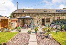 2 bedroom, Semi-detached house for sale