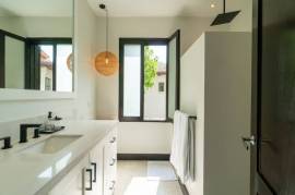 18 Calle La Ronda: Remodeled 4-Bedroom Home with Studio Apartment Just Steps from Playa Danta in Las Catalinas