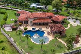 Casa La Salle, Catalina Cove 46: Luxury Estate with Guest House & Resort-Style Pool Near Playa Conchal