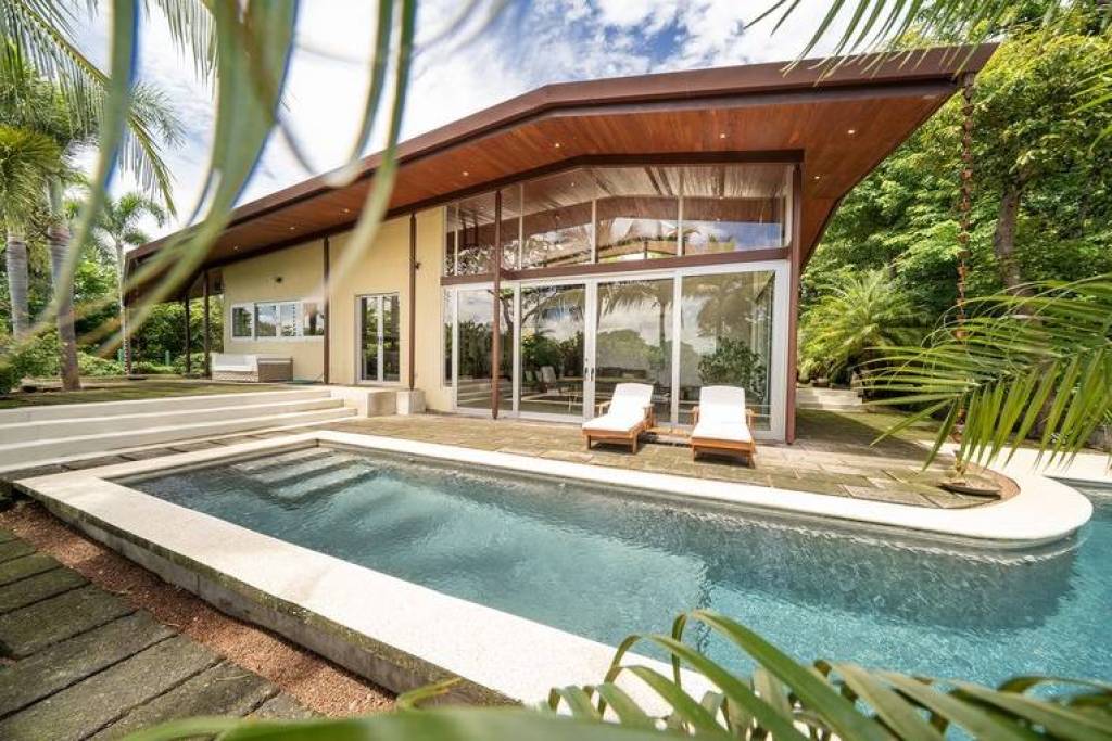 V-Sylvie Rancho Villa: Tropical Villa with Pool and Panoramic Views near Tamarindo