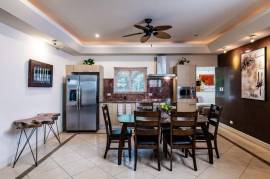 Bocaraca #4: Luxury 3-Bedroom Condo Just Steps from the Beach!