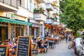 Attractive 2-room investment apartment with balcony in Berlin-Friedrichshain