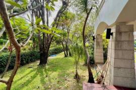 Palm Beach Village: 4 Bedroom Villa