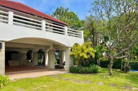Palm Beach Village: 4 Bedroom Villa