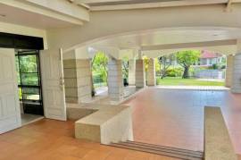 Palm Beach Village: 4 Bedroom Villa