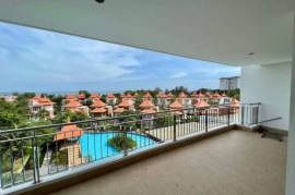 Boathouse: 2 Bedroom Condo With Sea View